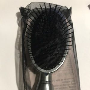 Luxe oval detangling brush